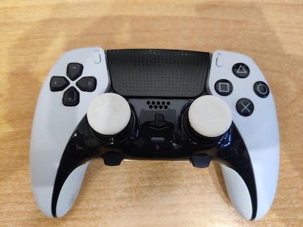 Die «Clutch Sports» sitzen fest auf den Analogsticks und setzen auf eine griffige, leicht strukturierte Oberfläche.