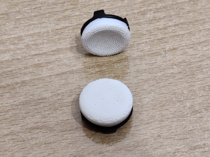 Die Oberfläche bleibt auch nach längerer Nutzung griffig und gleichmäßig. Ich nutze sie seit mehr als drei Monaten sehr intensiv.