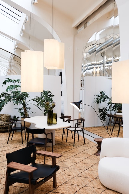 Neben weissen Wänden bestimmten auch weisse Möbel und Lampen die diesjährige Mohd-Ausstellung.