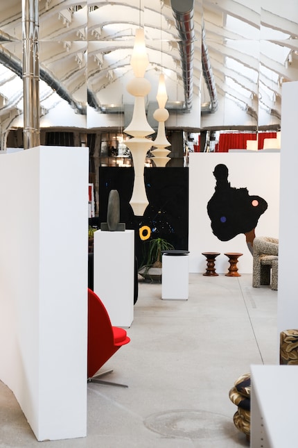 Ob mit Trennwänden, Sockeln, Wandbildern oder Möbeln …