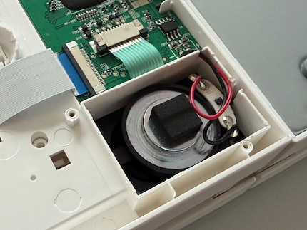 Klein, nicht fein: der Lautsprecher.