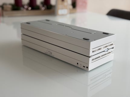 Auch wenn es sich schön kompakt zusammenfalten lässt, bleibt das Faltpiano doch zu Hause.