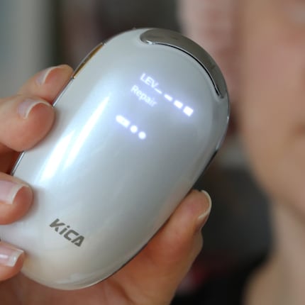 Visibile sul display: modalità, livello di intensità e batteria rimanente.