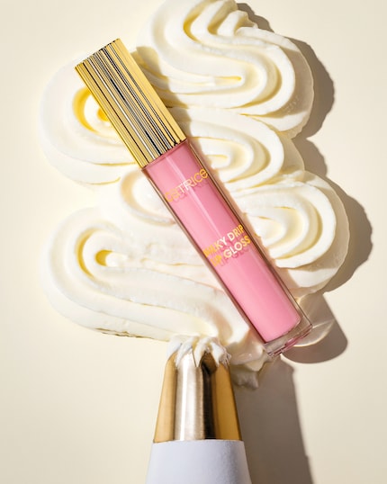 Kommt mit einem schmalen Pinselapplikator: der Milky Drip Lip Gloss.