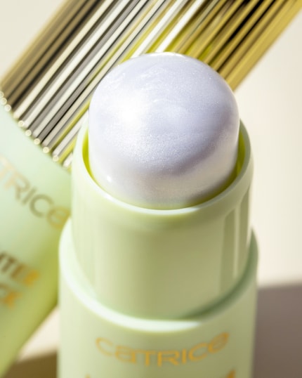 Der Pistachio Cream Delight Highlighter Cream Stick.