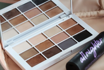 Ich liebe Nude-Töne, weil sie so herrlich natürlich, aber nie langweilig wirken. Natis Palette gefällt mir besonders, weil alle Farben matt sind.