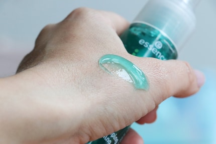 Trotz Gel-Textur fühlt sich das Produkt nicht leicht an auf der Haut.
