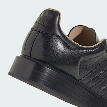 Leder innen, Leder aussen.