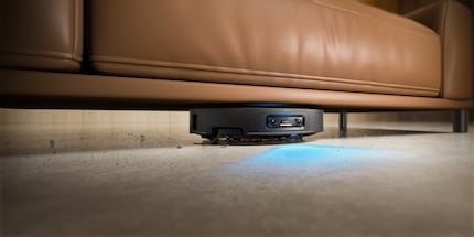 Le X60 ne mesure que huit centimètres de haut et se glisse mieux sous le canapé.