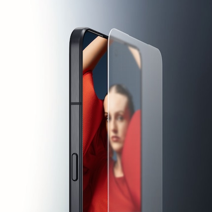 Motorola protects the Signature with Gorilla Glass and has had it certified to IP69.