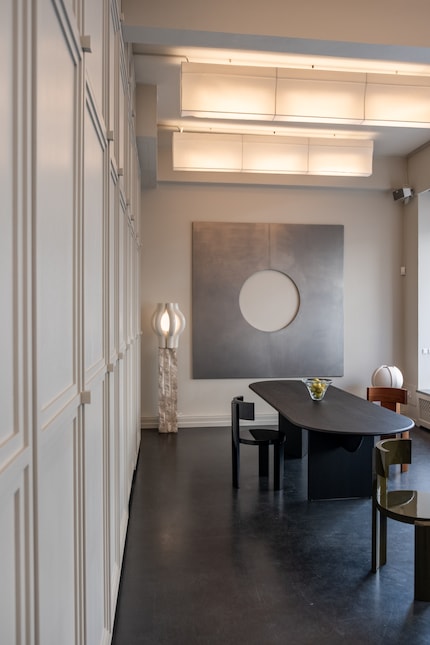 Bei Louise Roe werden Steinsockel …