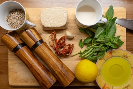 Das ist alles, was du für den Tofu-Aufstrich brauchst.