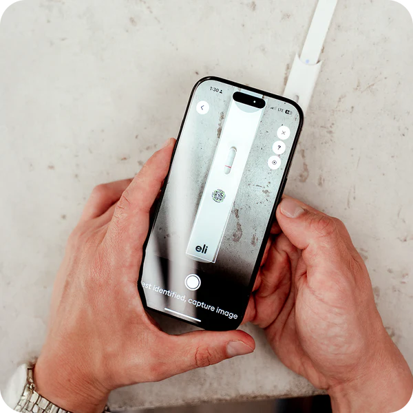 Die Auswertung des Teststreifens übernimmt die App.