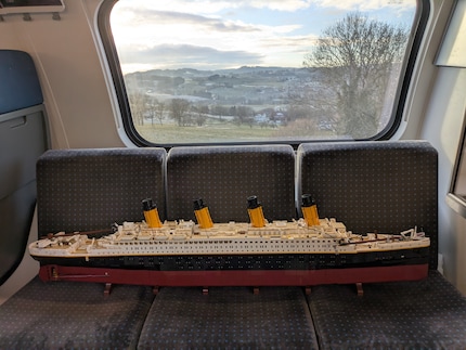 Zum Glück gibt's bei den SBB auch einmal drei Sitze in Reihe.