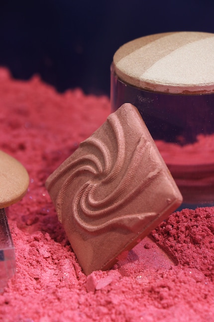 Siehst du die Terrakotta-Fliese hervorblitzen?