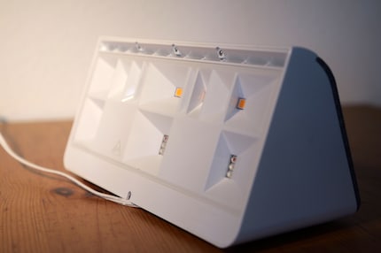 Die oberen LEDs sorgen für warmweisses Licht und Schatten ...