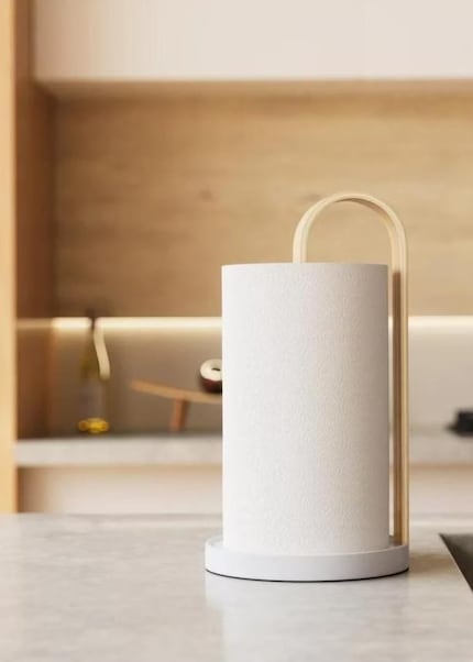 Die elegante Silhouette und das natürliche Material machen den Gebrauchsgegenstand zum Hingucker.