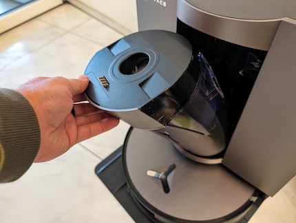 In diesem Behälter wird der Staub gesammelt.