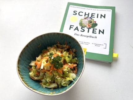 So ganz glauben kann ich es nicht, aber Spitzkohl-Slaw macht richtig satt.