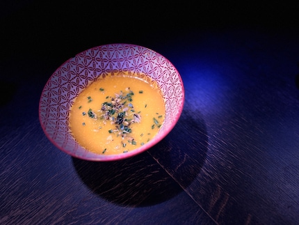 Hokaido-Kürbis, Curry und unwiderstehliche Ingwer-Nuss-Croutons – yummy! 