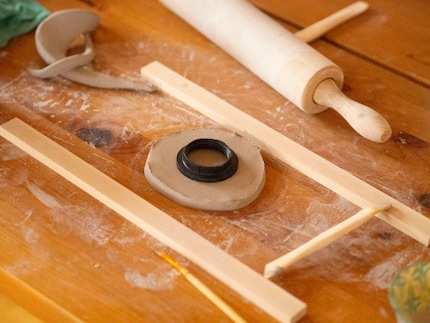 Beim Durchmesser des Lochs im Deckel orientierst du dich am Pressring.