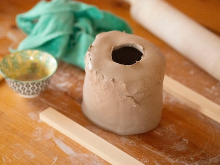 Anschliessend streichst du die Ränder vorsichtig nach unten.