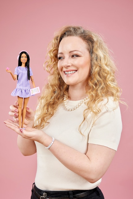 Pour plus de visibilité, Mattel collabore avec Rafaela Lisbeth Kiene, influenceuse allemande spécialisée dans la neurodivergence .