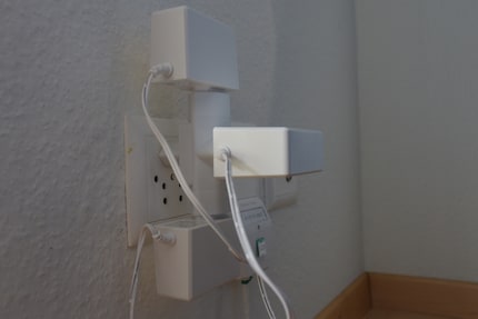 Was für ein Kabelsalat: Die drei separaten Stecker sind etwas störend.