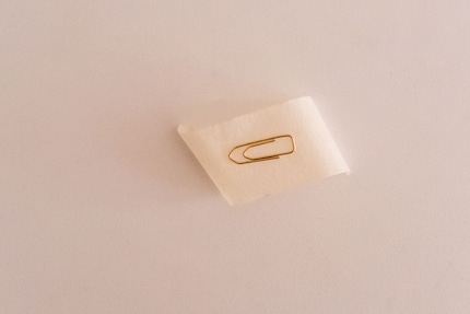 Für kleine Fotos und Postkarten genügt eine Klammer.