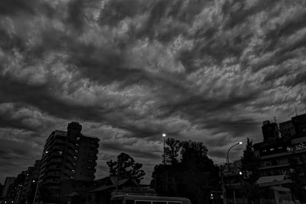 Schwarz-Weiß-Fotos erlauben Kompositionen, die etwa Wolkenformationen dramatisch in Szene setzen.
