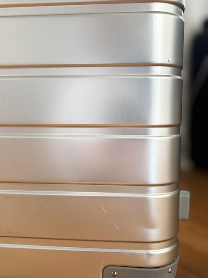 Die Alu-Hartschale ist sichtbar verbeult …