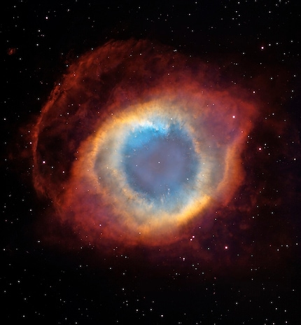 An image of the entire Helix Nebula from the Hubble Space Telescope.