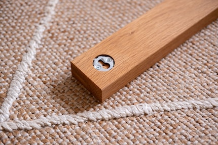 Für Standardmesser ist die kleine Stelle, an der Magnetkraft wegen der Schrauben auf der Rückseite fehlt, kein Problem.