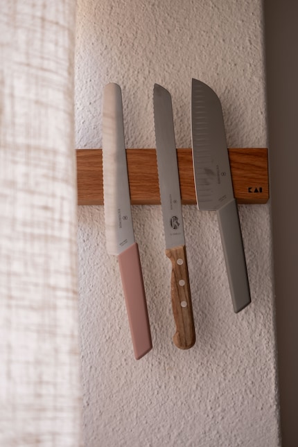 Selbst kleine Küchen wirken aufgeräumter, weil die Arbeitsfläche frei bleibt.