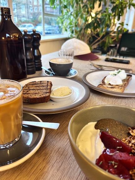 Kaffee, Frühstück, Lunch – im Ozone schmeckt alles gut.