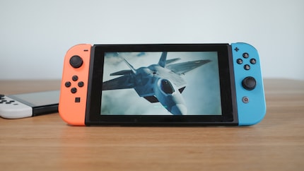 Ein Wunder, was viele Entwickler aus dieser alten Hardware gekitzelt haben. Hier: «Ace Combat 7» von Bandai Namco.