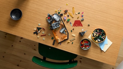 L'immagine ufficiale del prodotto suggerisce che la maggior parte dei pezzi sono semplicemente incastrati nella piastra di base.