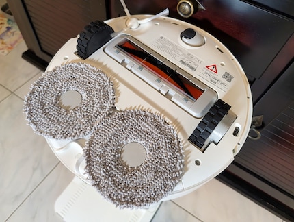 Weder Mopp noch Bürste kann zur Seite herausgefahren werden.