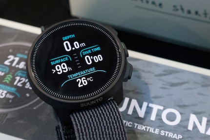Fürs Freitauchen, Schnorcheln oder für diejenigen, die ein dezenteres Design bevorzugen, ist die Suunto S gedacht.