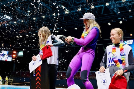 Nach dem Sieg darf gefeiert werden – der Sekt ist alkoholfrei.