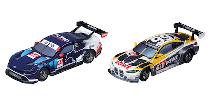 Deux des nouveaux véhicules hybrides 2026 : BMW M4 GT3 «Rowe Racing» et Ford Mustang GT3 «Ford Performance».