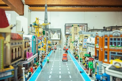 Städte, Flugzeuge, Monumente: so weit das Auge reicht.