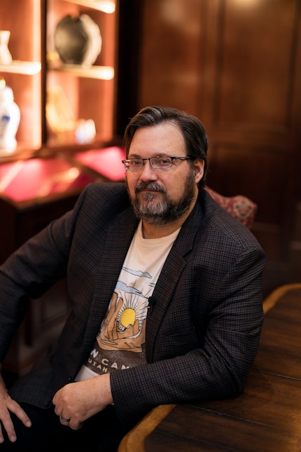 Der Bestsellerautor Brandon Sanderson gilt als einer der prägendsten Fantasy-Schriftsteller der Gegenwart.