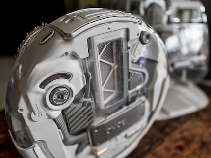 Durch das Gehäuse sehe ich einen Teil des Innenlebens.