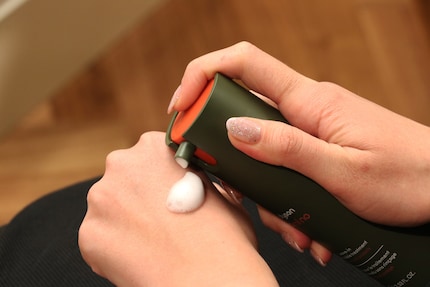 Die Verpackung ist gemäss Dyson NFC-kompatibel. So hast du auf deinem Smartphone gleich Zugriff auf personalisierte Anleitungen, Support und mehr.