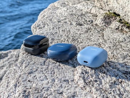 Die hellblauen Huawei haben das kleinste und leichteste Case.