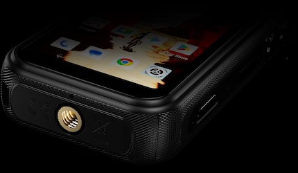 Clever solution: A screw thread for attaching to accessories.