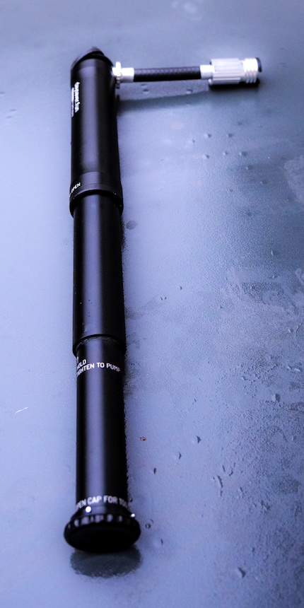 Die «Incredible Pumpe» von Daysaver bietet in der kleinen Variante Platz für ein zusätzliches Tool.