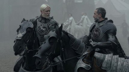 Baelor «Breakspear» Targaryen (rechts), der zweitmächtigste Mann in Westeros, stellt sich seinem eigenen Bruder Maekar Targaryen (links) entgegen.