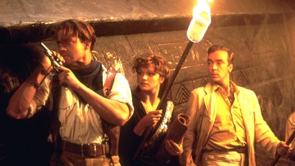John Hannah as Jonathan Carnahan alongside Brendan Fraser and Rachel Weisz in «The Mummy». It remains to be seen whether he will return in 2028.